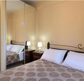 7 bedroom seaside villa with pool, Kassiopi, sleeps 13